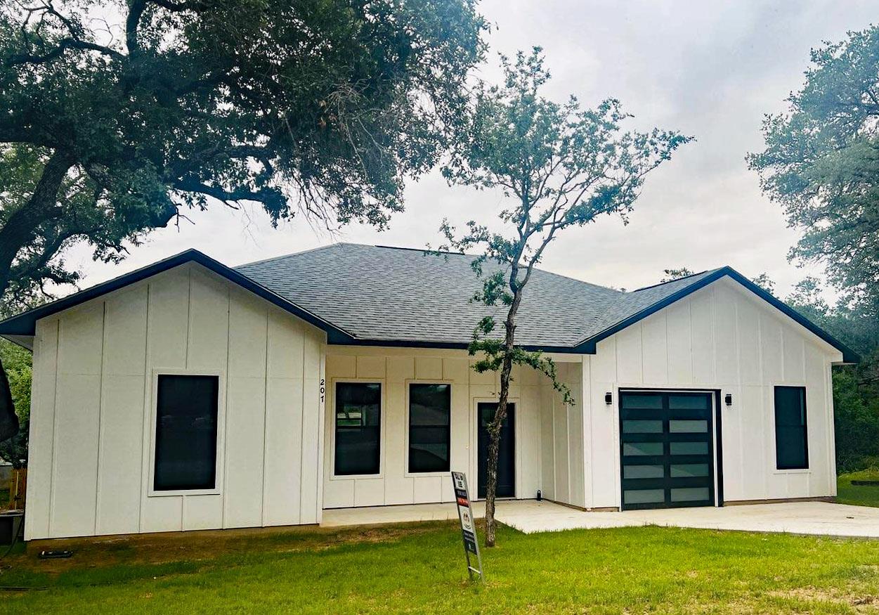 207 Laurel, Spicewood, TX 78669 — photo 1