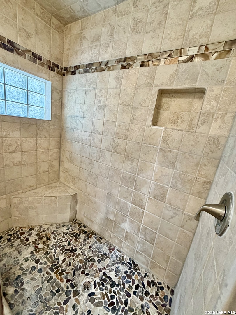 705 Loma Vista, , 78119 — photo 1