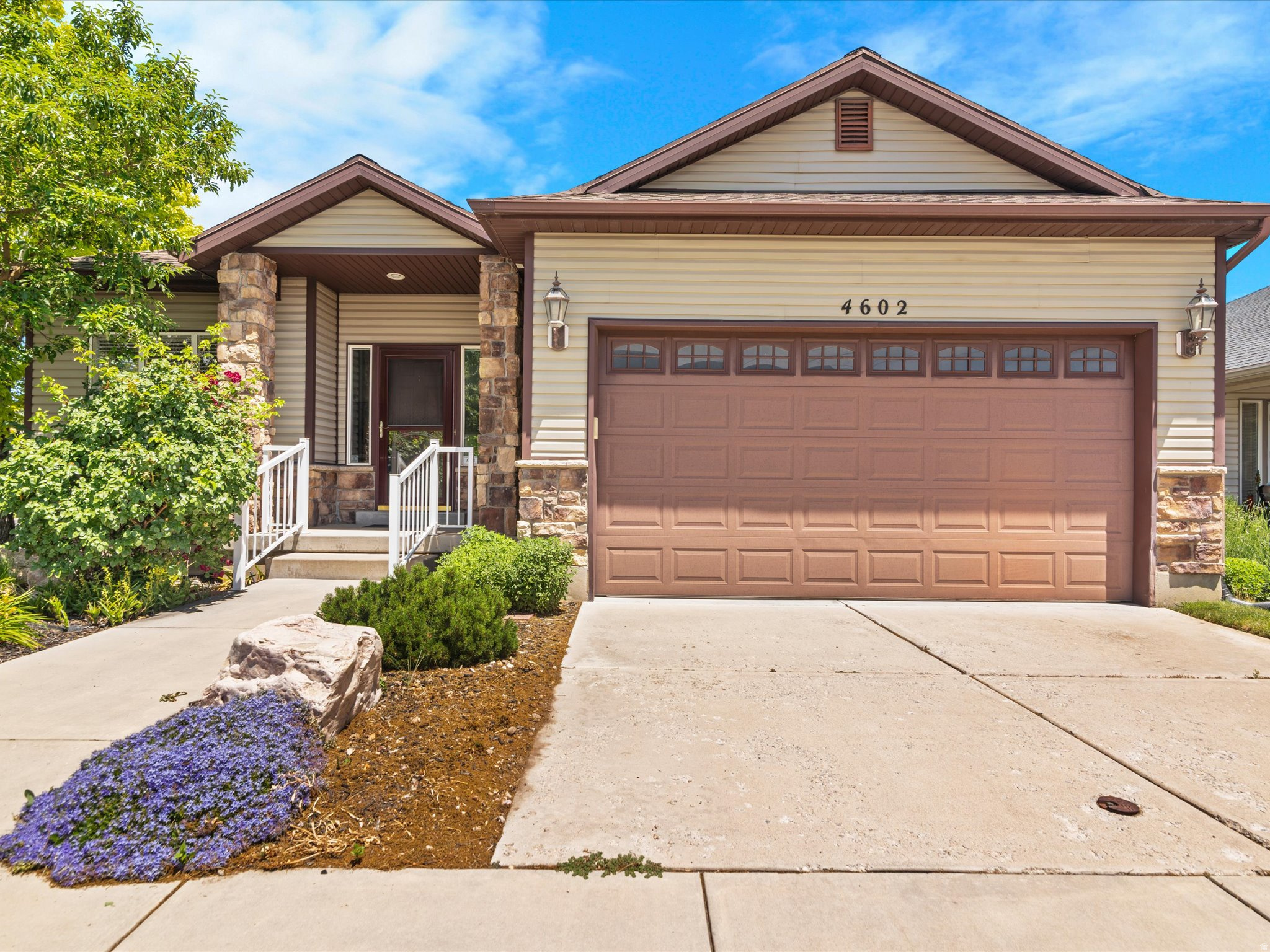 4602 S HATHAWAY DR, Roy, UT 84067 — photo 1
