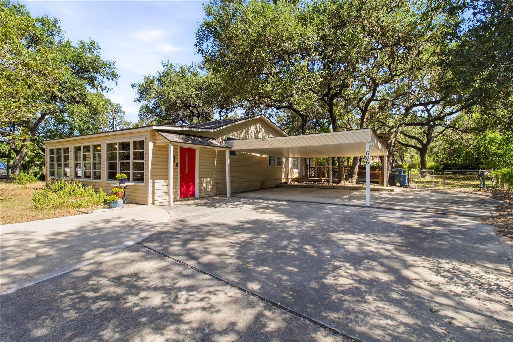 606 Harmons, San Marcos, TX 78666 — photo 1