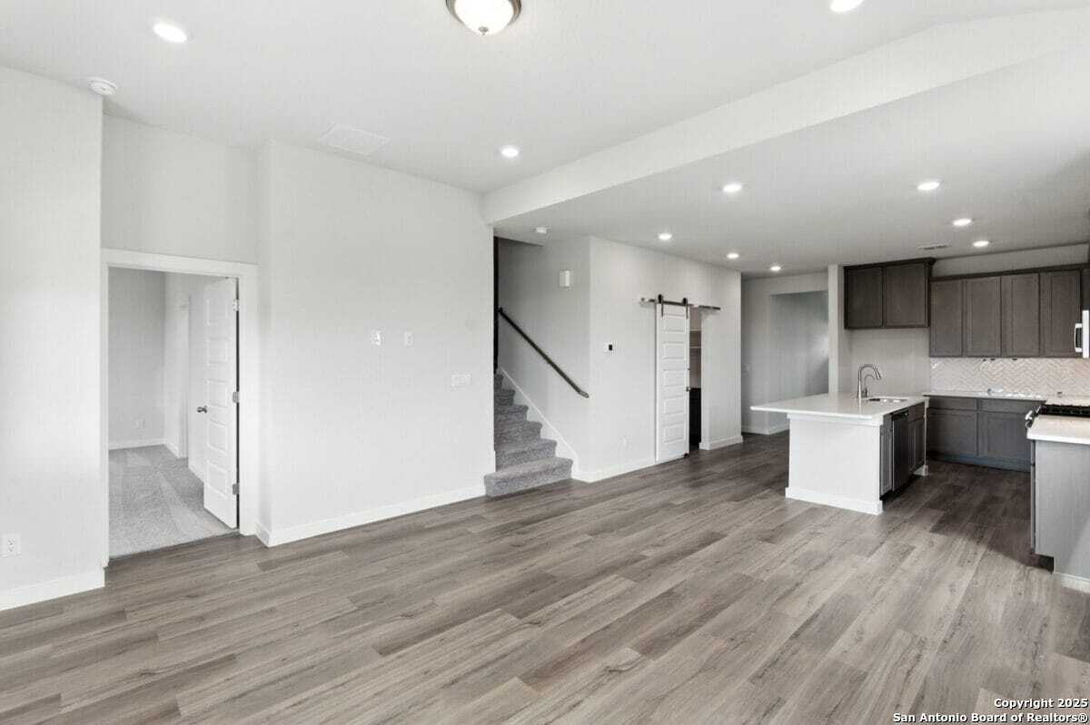 1896 Split Rock, , 78130 — photo 1