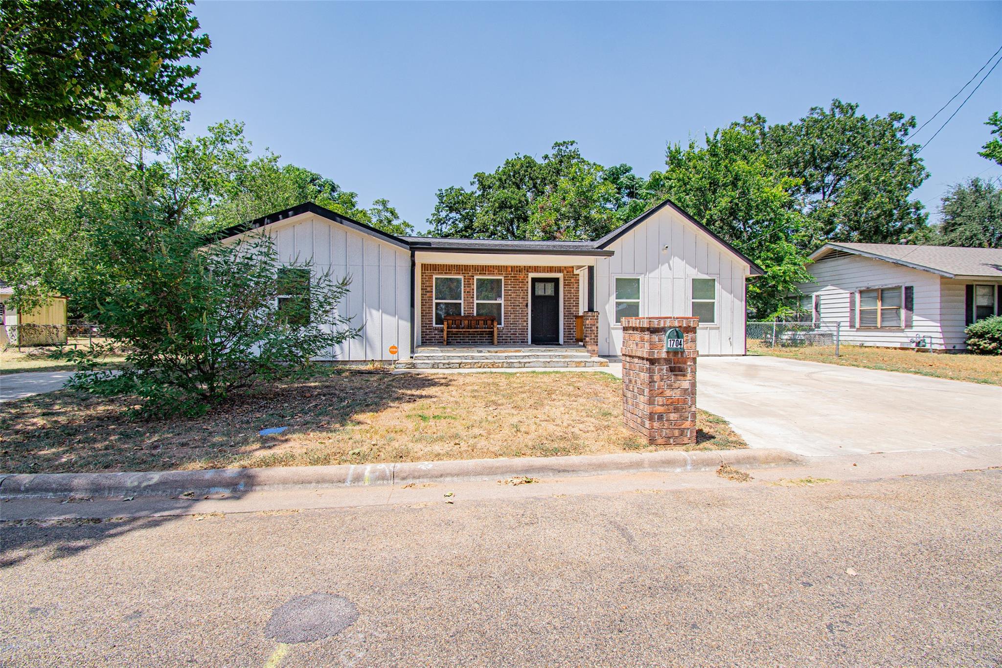 1704 Hoover, Cameron, TX 76520 — photo 1