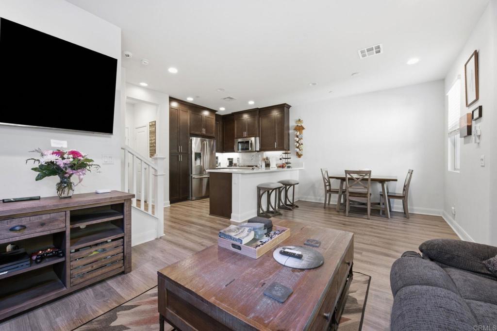 2117 Solara Lane, Vista, CA 92081 — photo 1