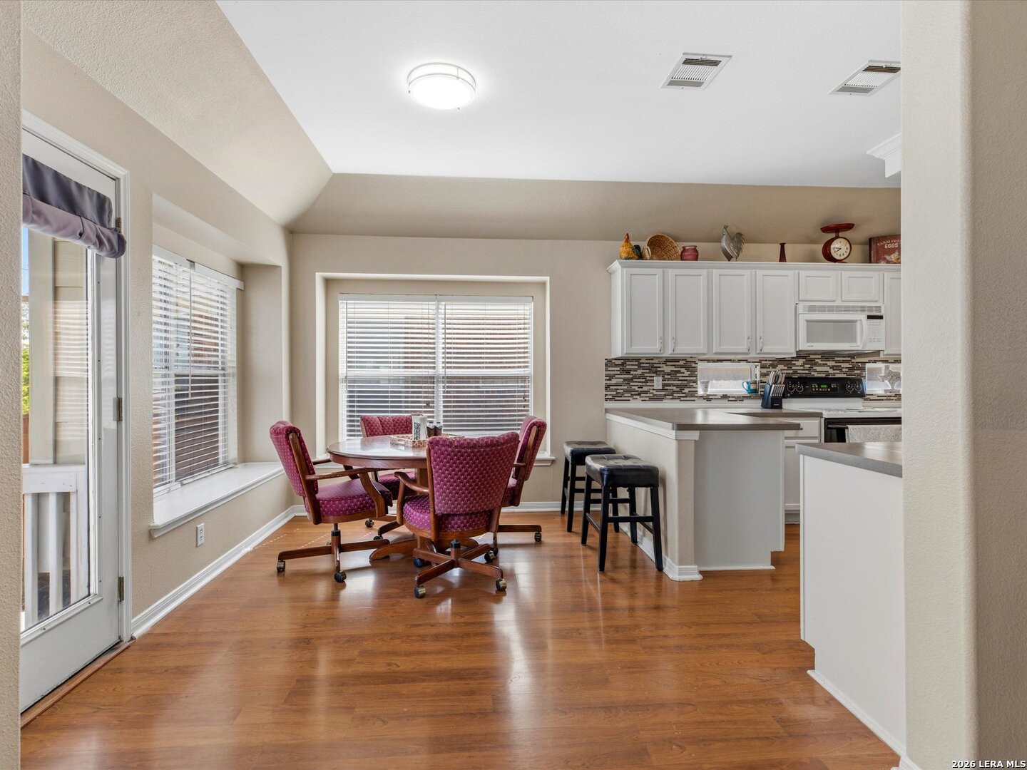 560 GINSBERG DR, ,  78154 — photo 1