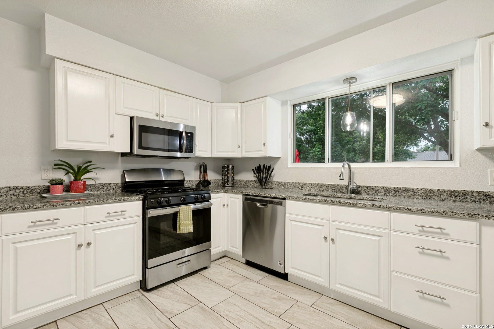 346 Shannon Lee, ,  78216 — photo 1