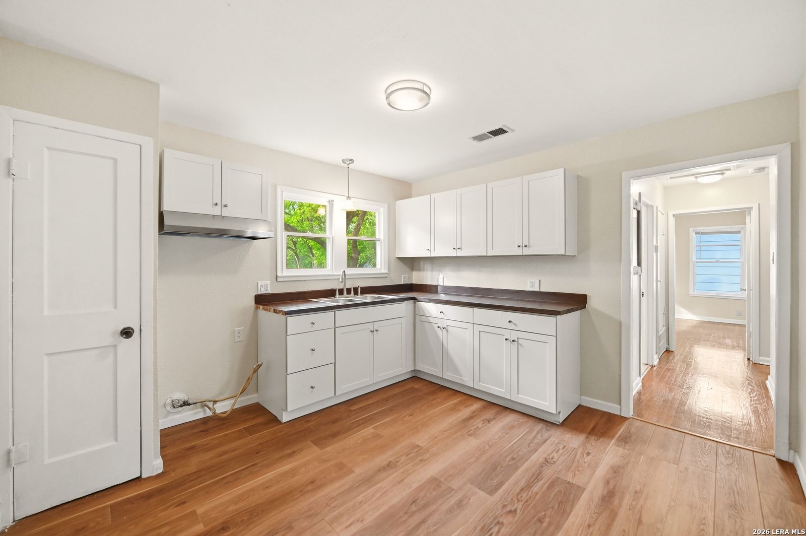 303 AERO AVE, ,  78154 — photo 1