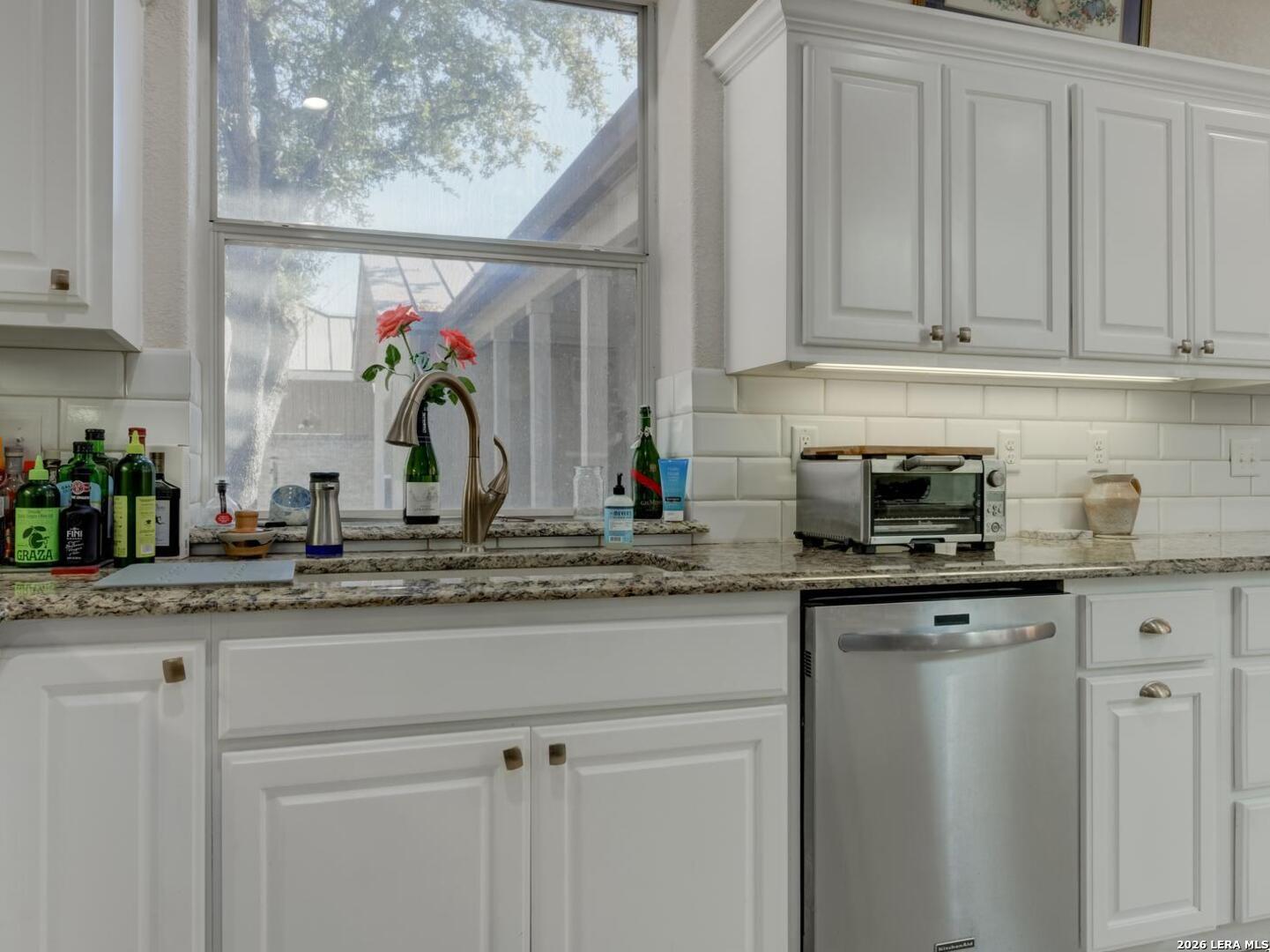 10 Bryanston, ,  78218 — photo 1