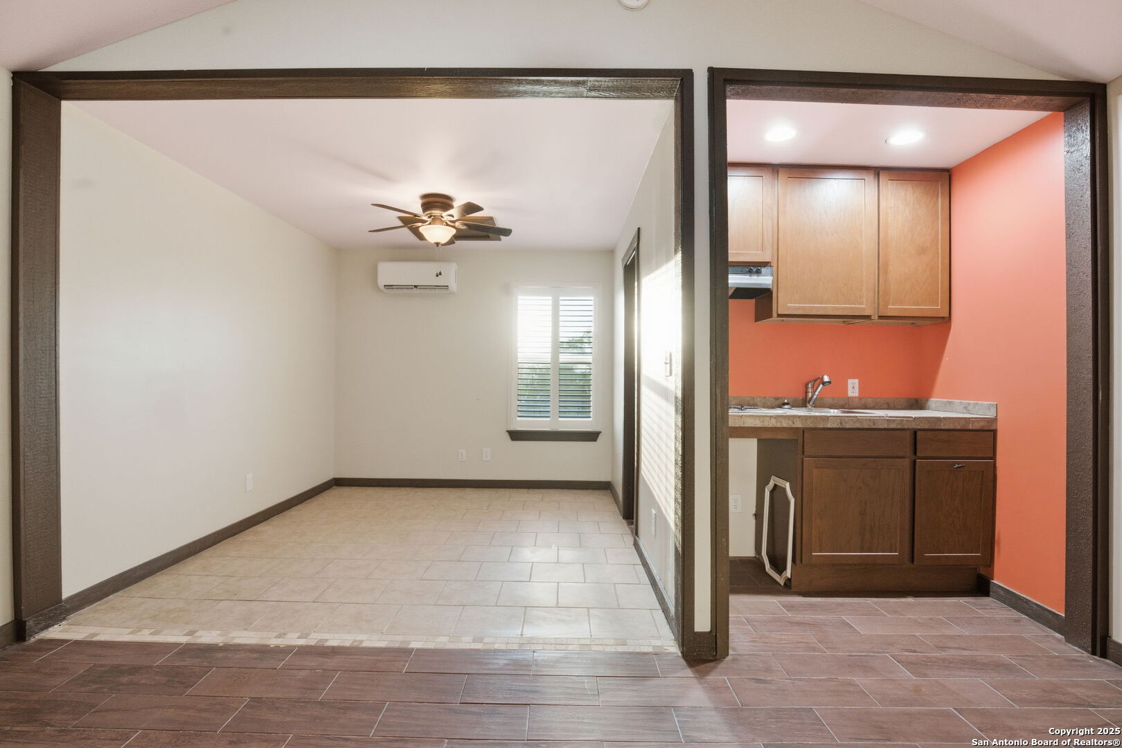 30150 Roadrunner, ,  78163 — photo 1