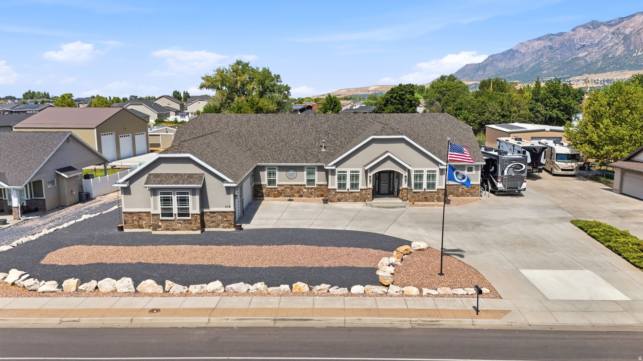 278 E LARSEN LN