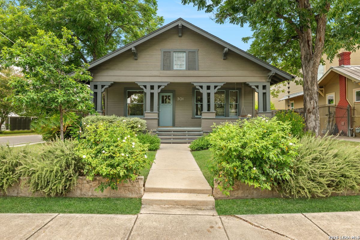 301 QUEEN ANNE CT