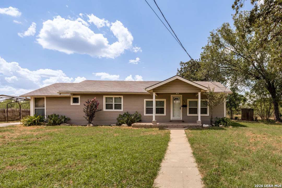 231 ELM AVE, Luling, TX 78648 — photo 1