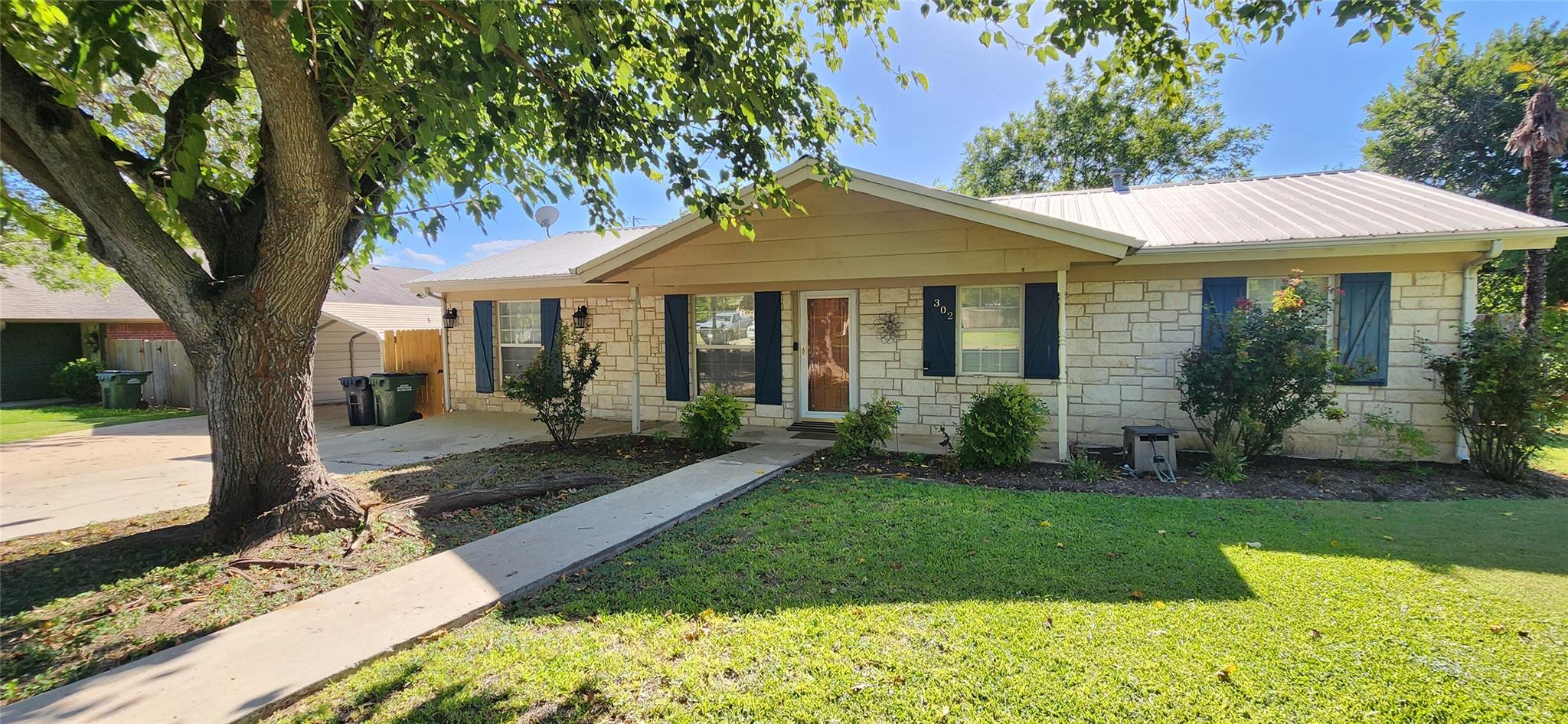 302 Julie, Burnet, TX 78611 — photo 1