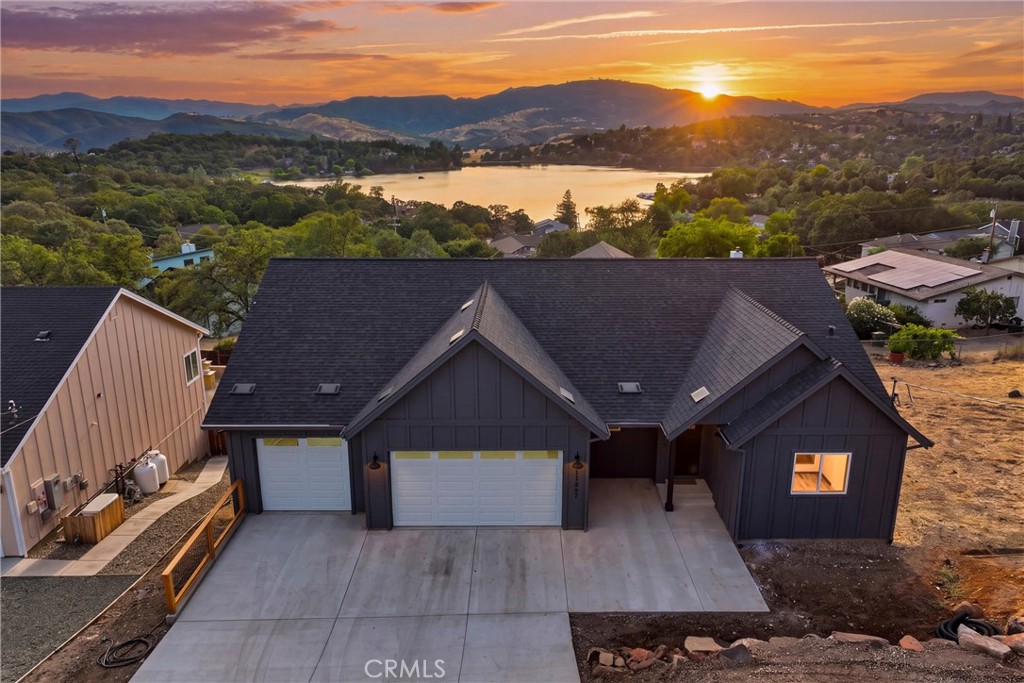 17247 Meadow View