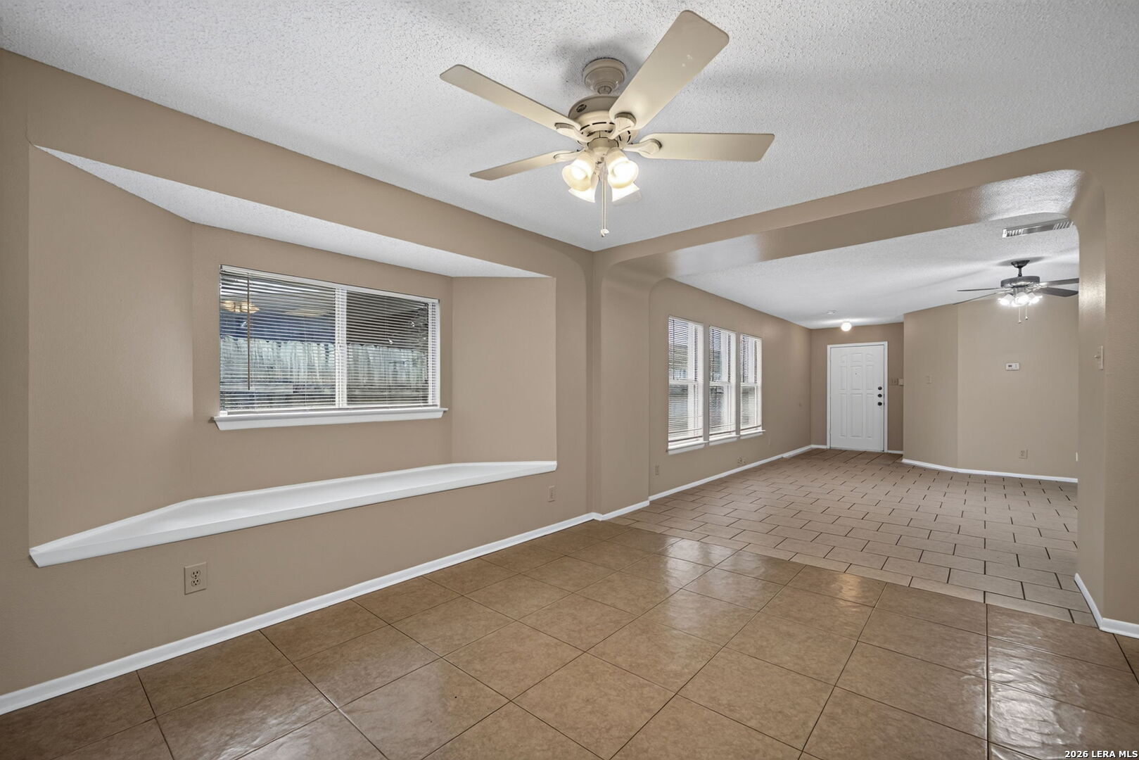 916 ABERCORN, , 78154 — photo 1