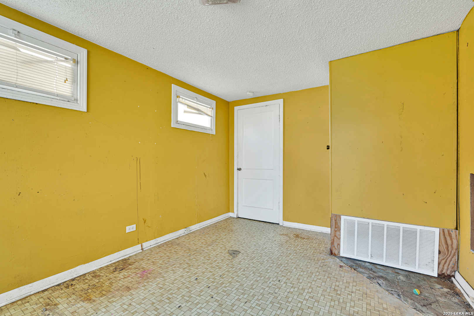 1611 LEE HALL, ,  78201 — photo 1
