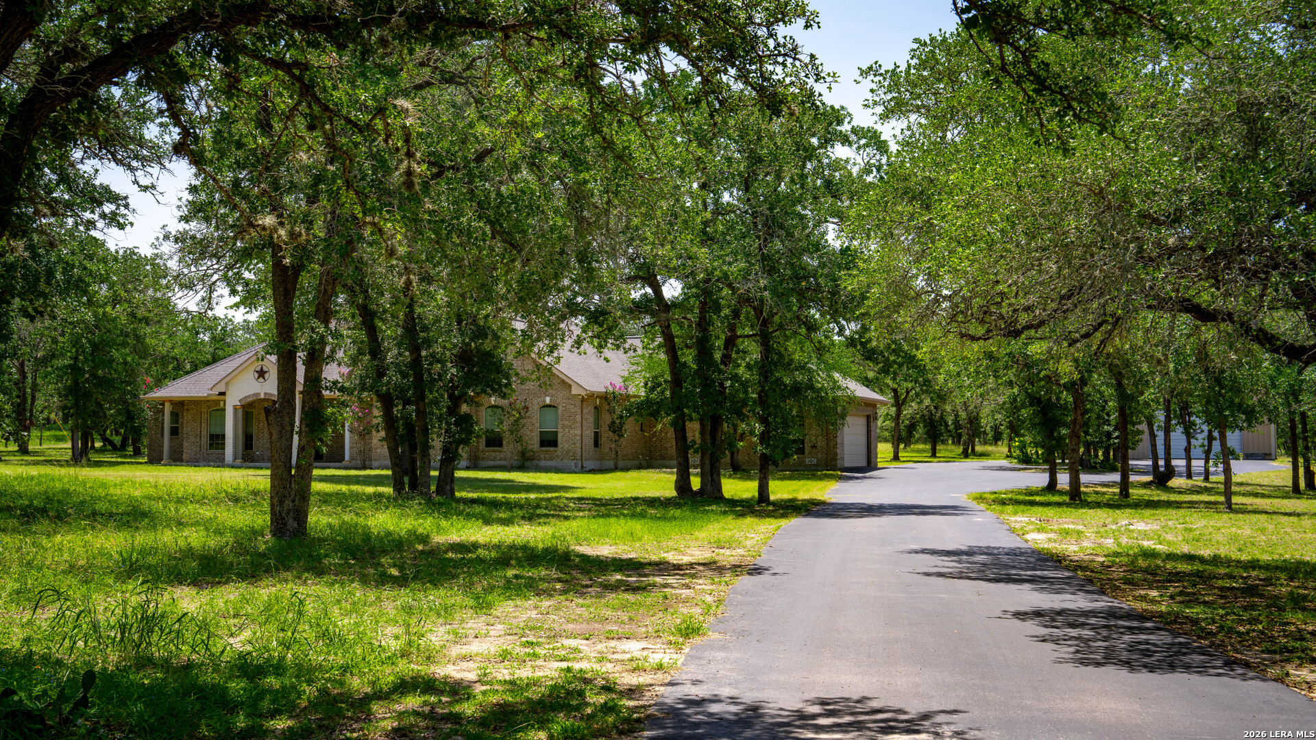 282 SHANNON RDG, Floresville, TX 78114 — photo 1