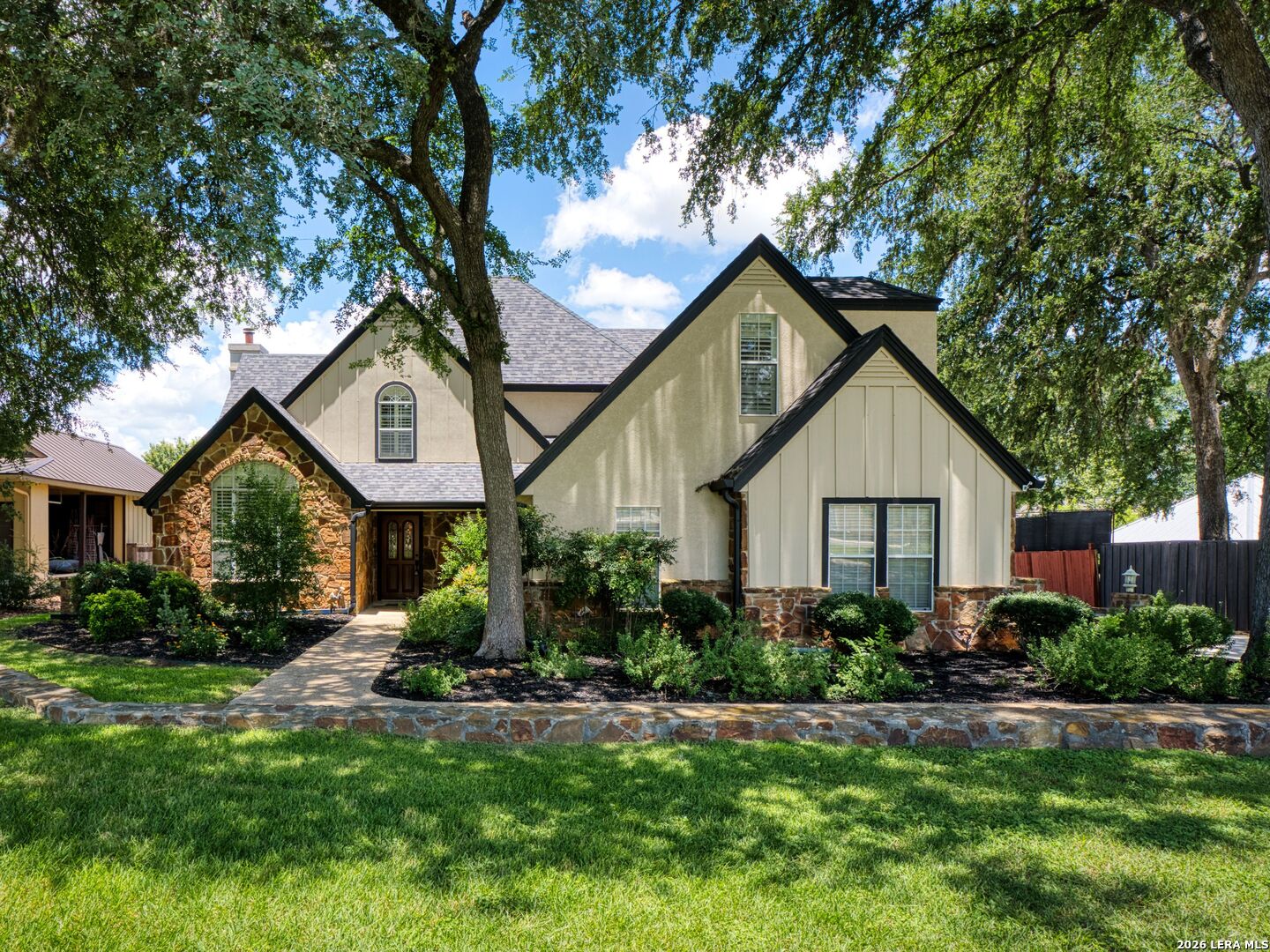 230 W HOSACK ST, Boerne, TX 78006 — photo 1