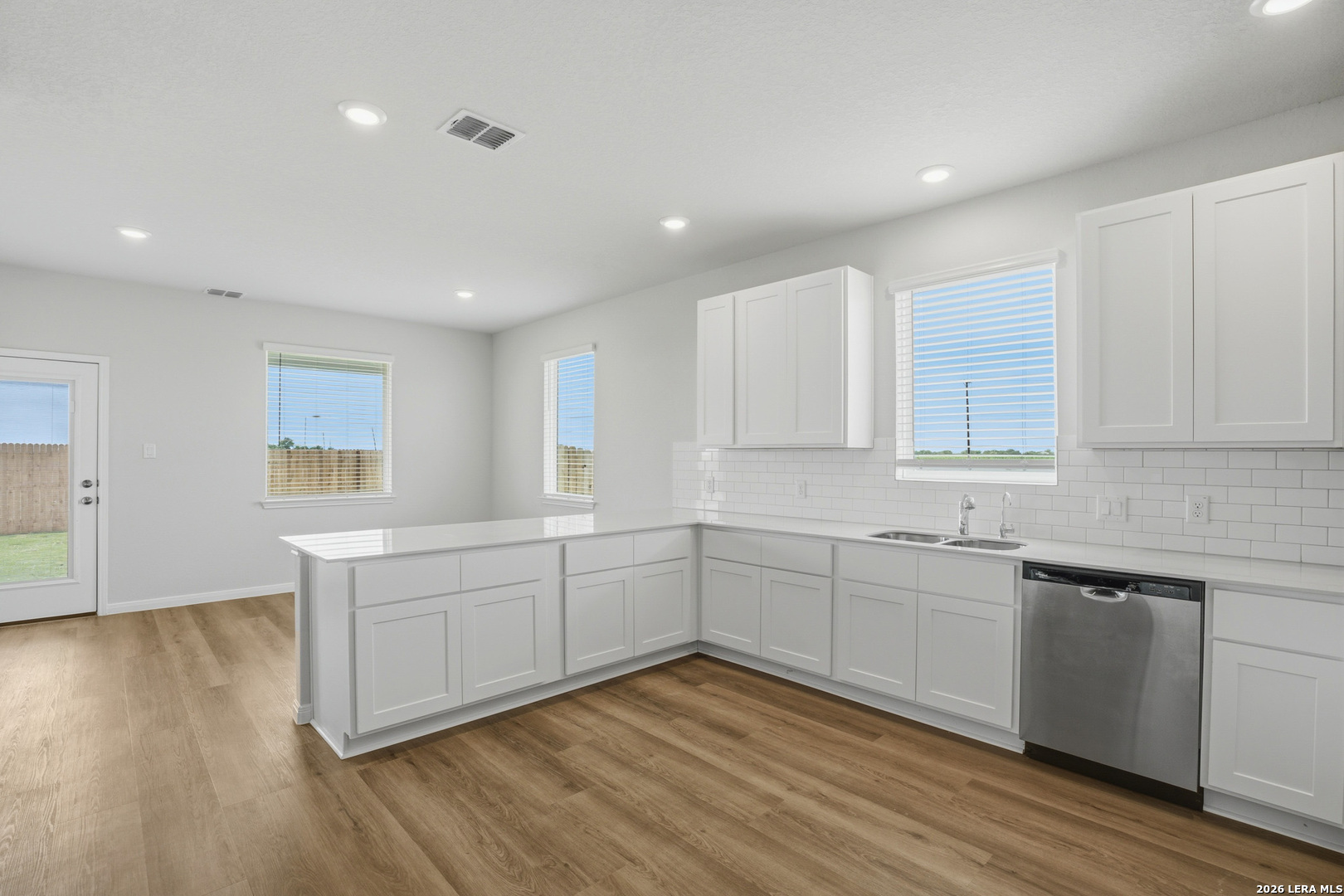 1233 Sweden, ,  78155 — photo 1
