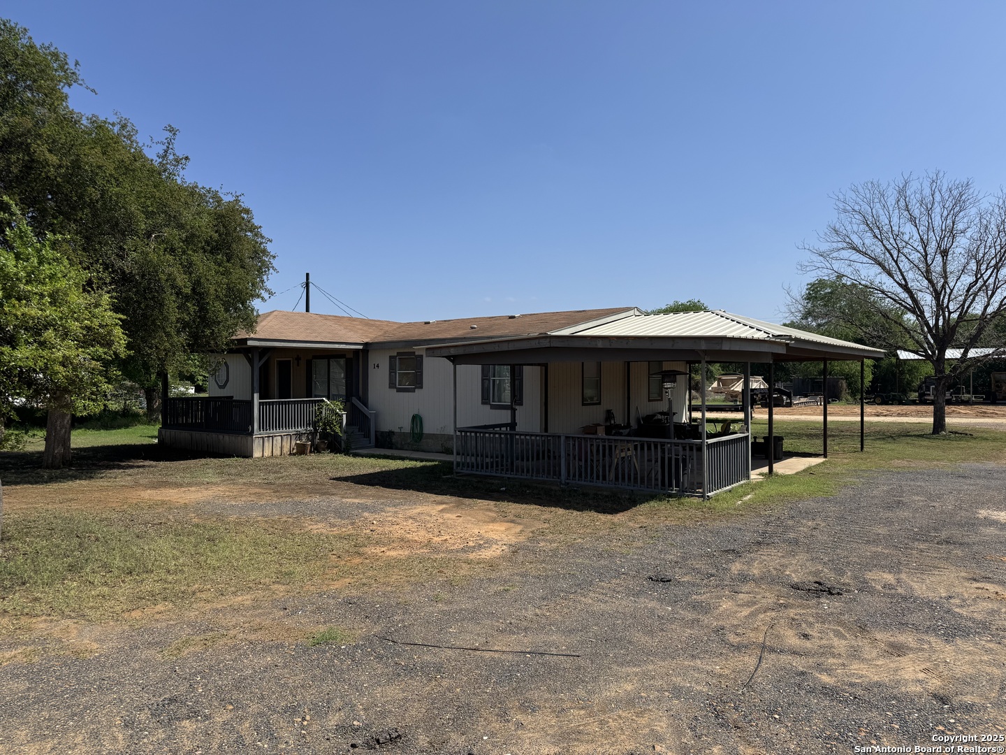 606 N MAIN ST, Cotulla, TX 78014 — photo 1