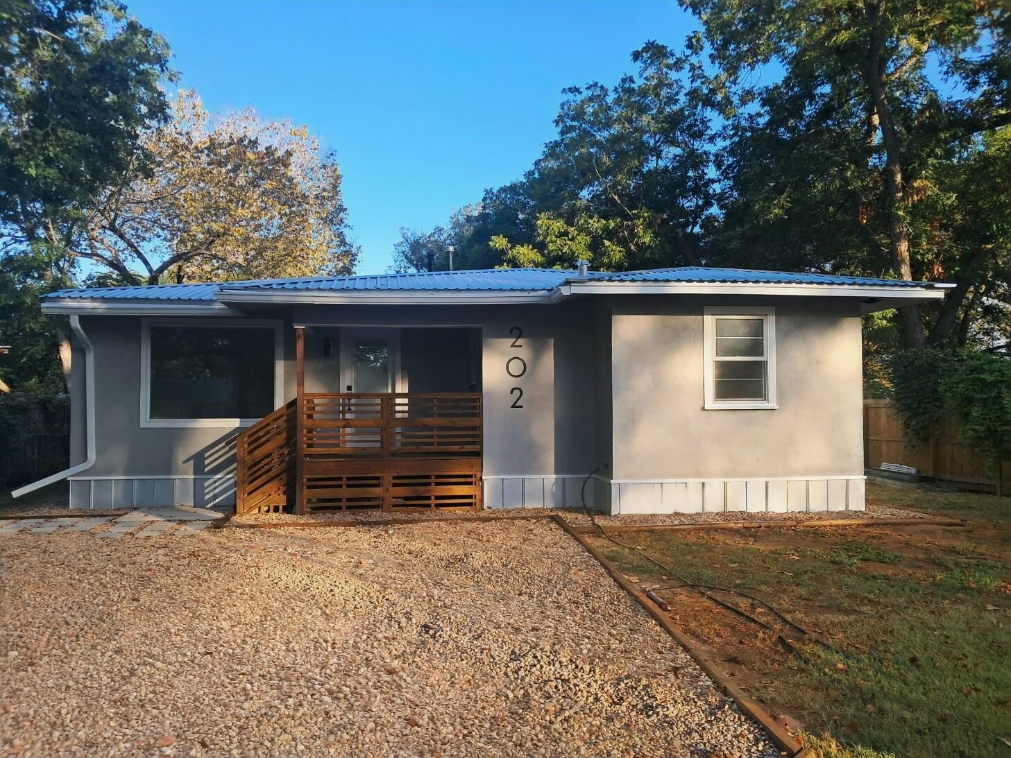 202 Jones, Smithville, TX 78957 — photo 1