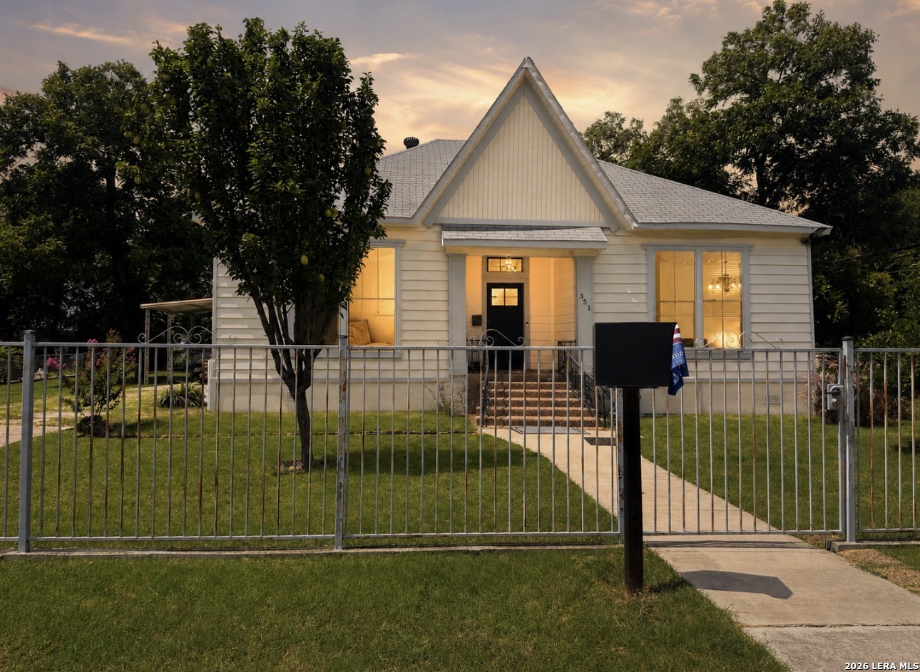 351 Belmont, San Antonio, TX 78202 — photo 1