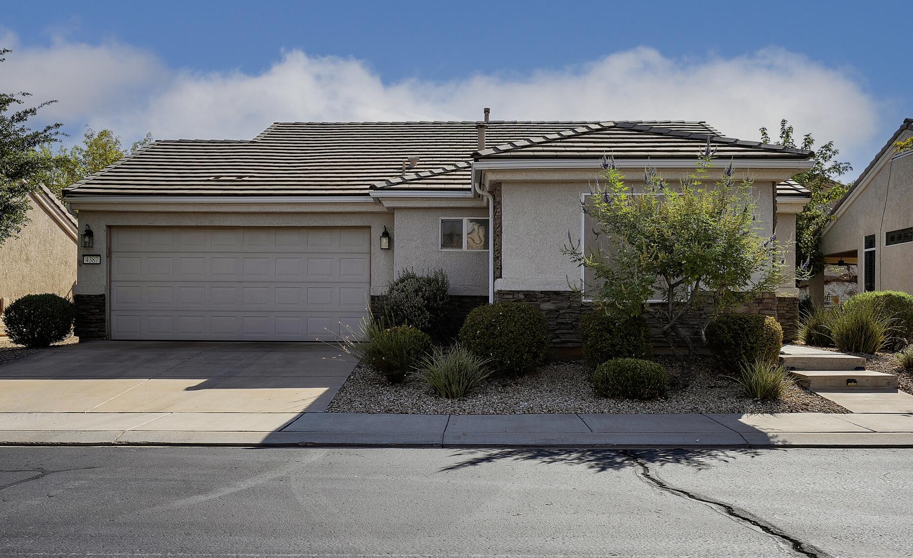 4387 S Kiva Hill DR, St George, UT 84790 — photo 1