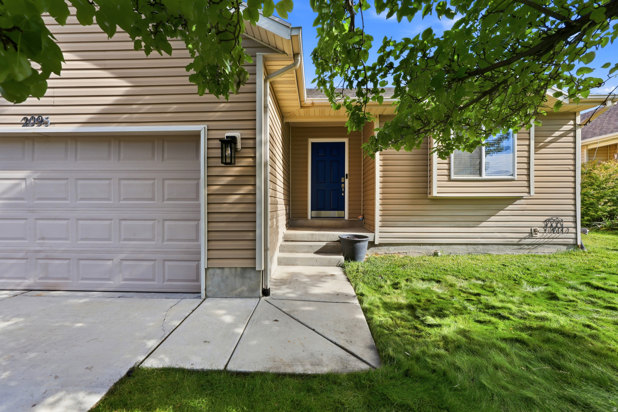 2095 E FRONTIER ST, Eagle Mountain, UT 84005 — photo 1