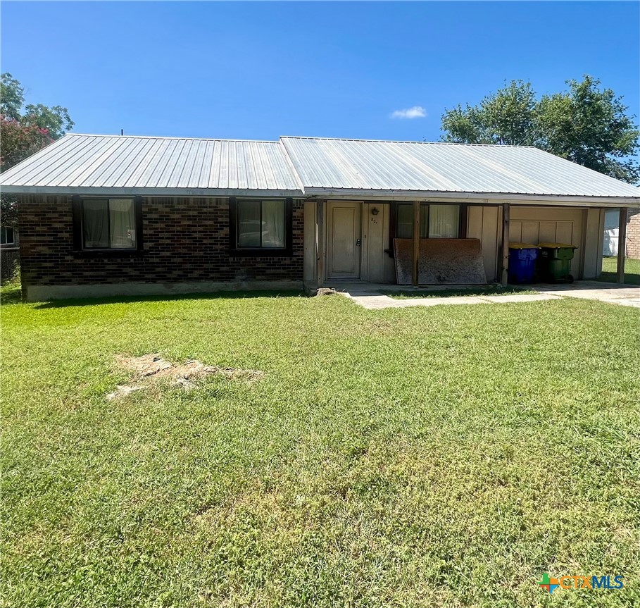 824 Larry Drive, Gonzales, TX 78629 — photo 1