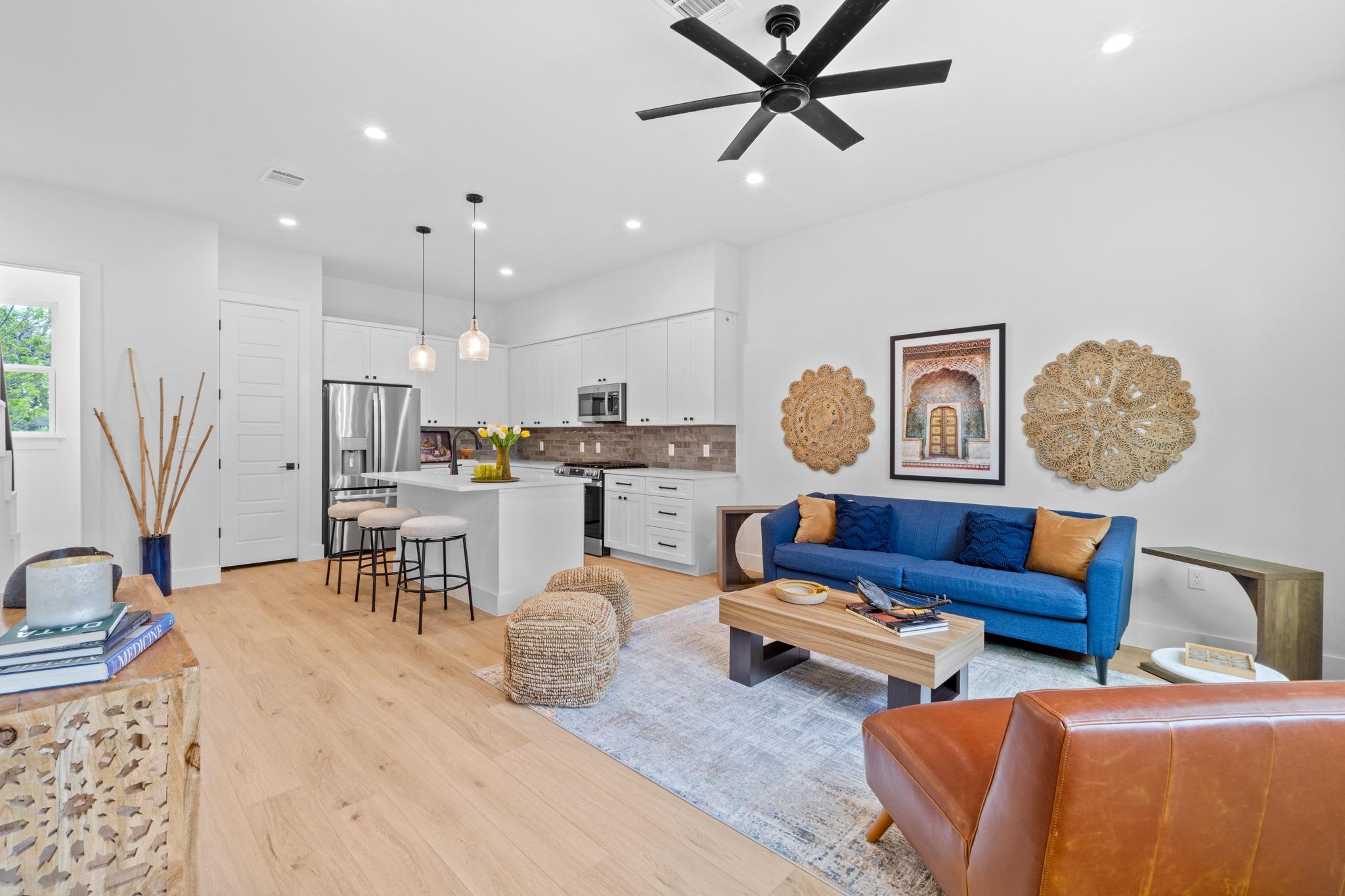 911 Calle Limon, Austin, TX 78702 — photo 1