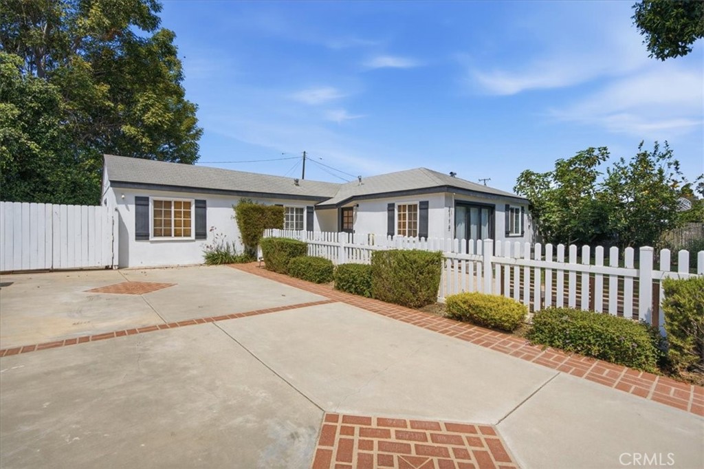 2113 Federal Avenue, Costa Mesa, CA 92627 — photo 1
