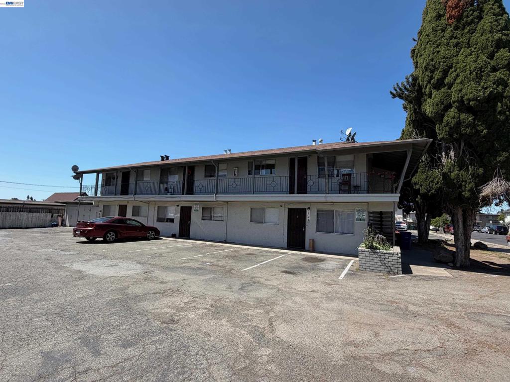 318 Dumont Ave, Hayward, CA 94544 — photo 1