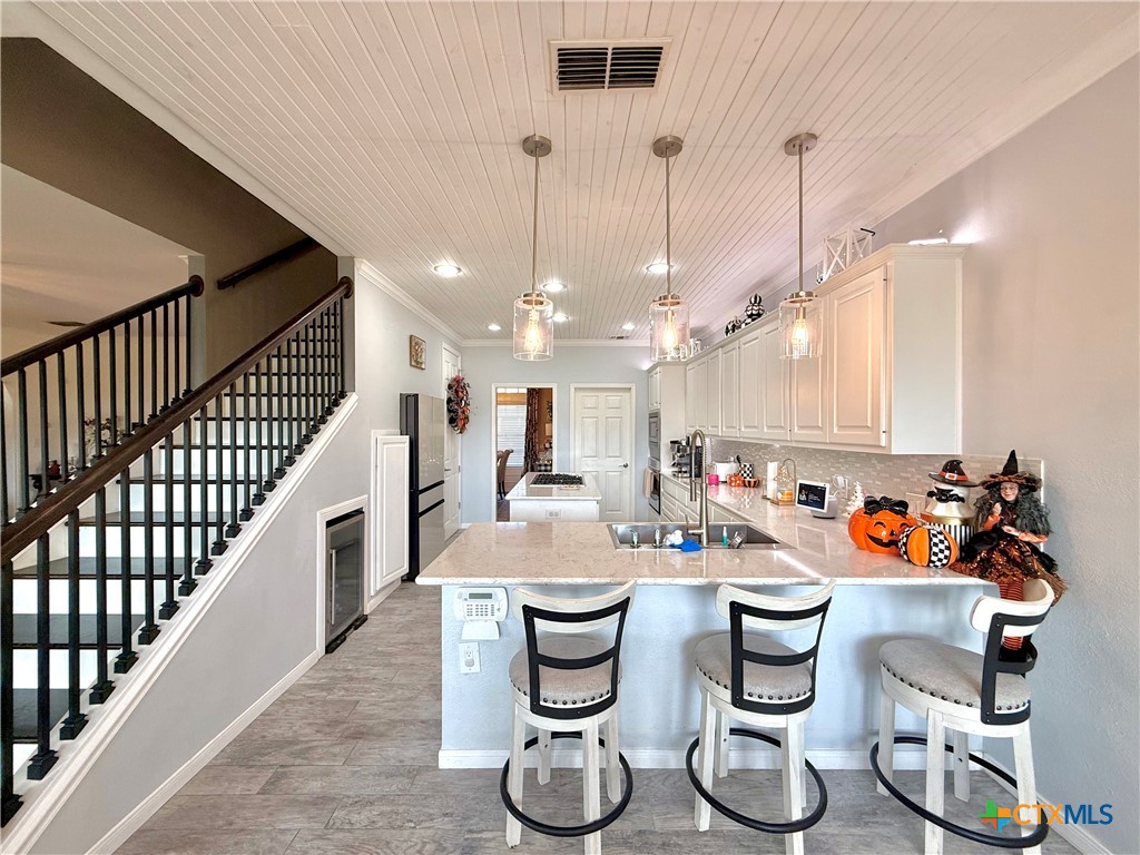 311 Charleston, Victoria, TX 77904 — photo 1