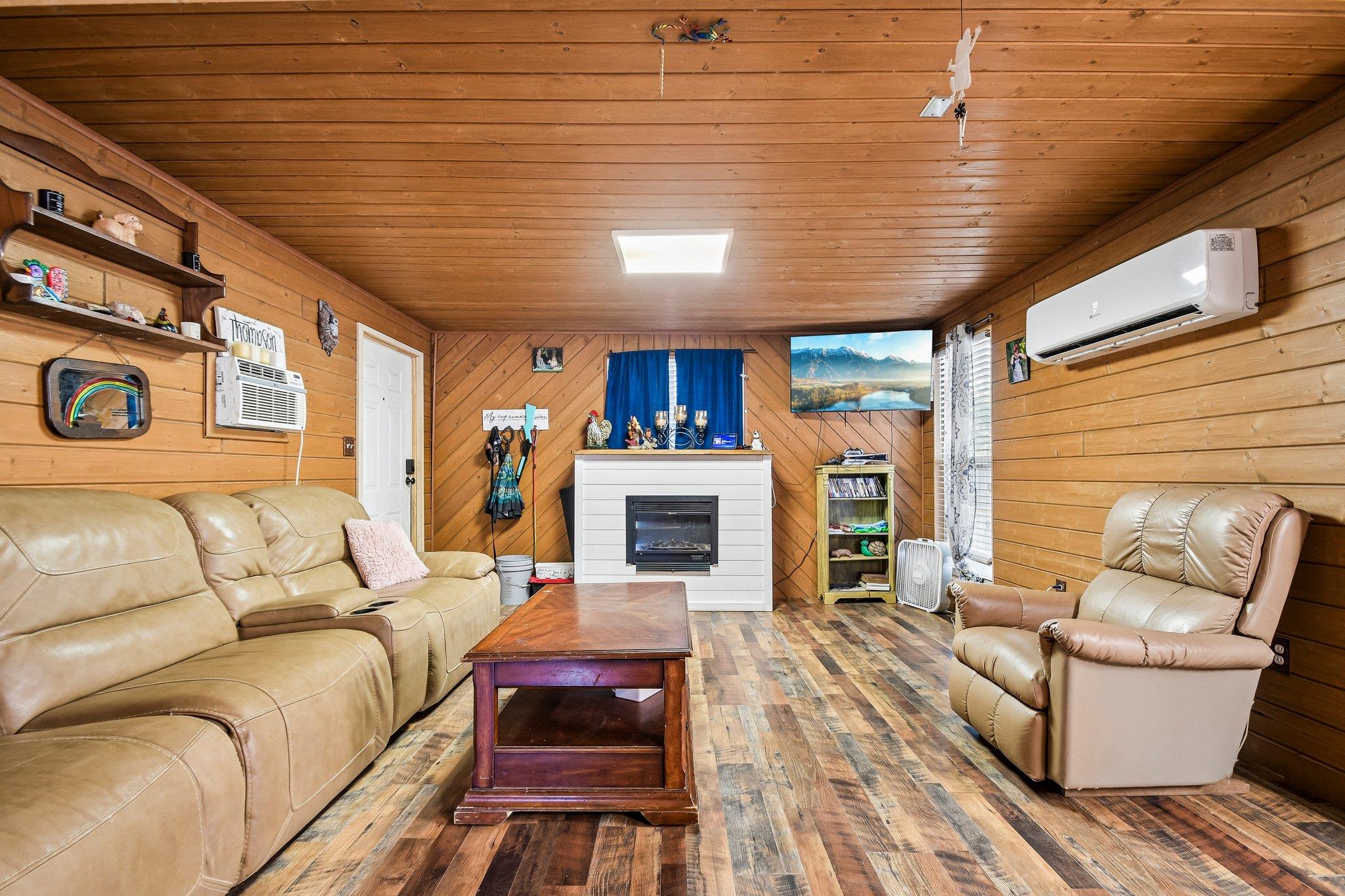 126 Market, Bastrop, TX 78602 — photo 1
