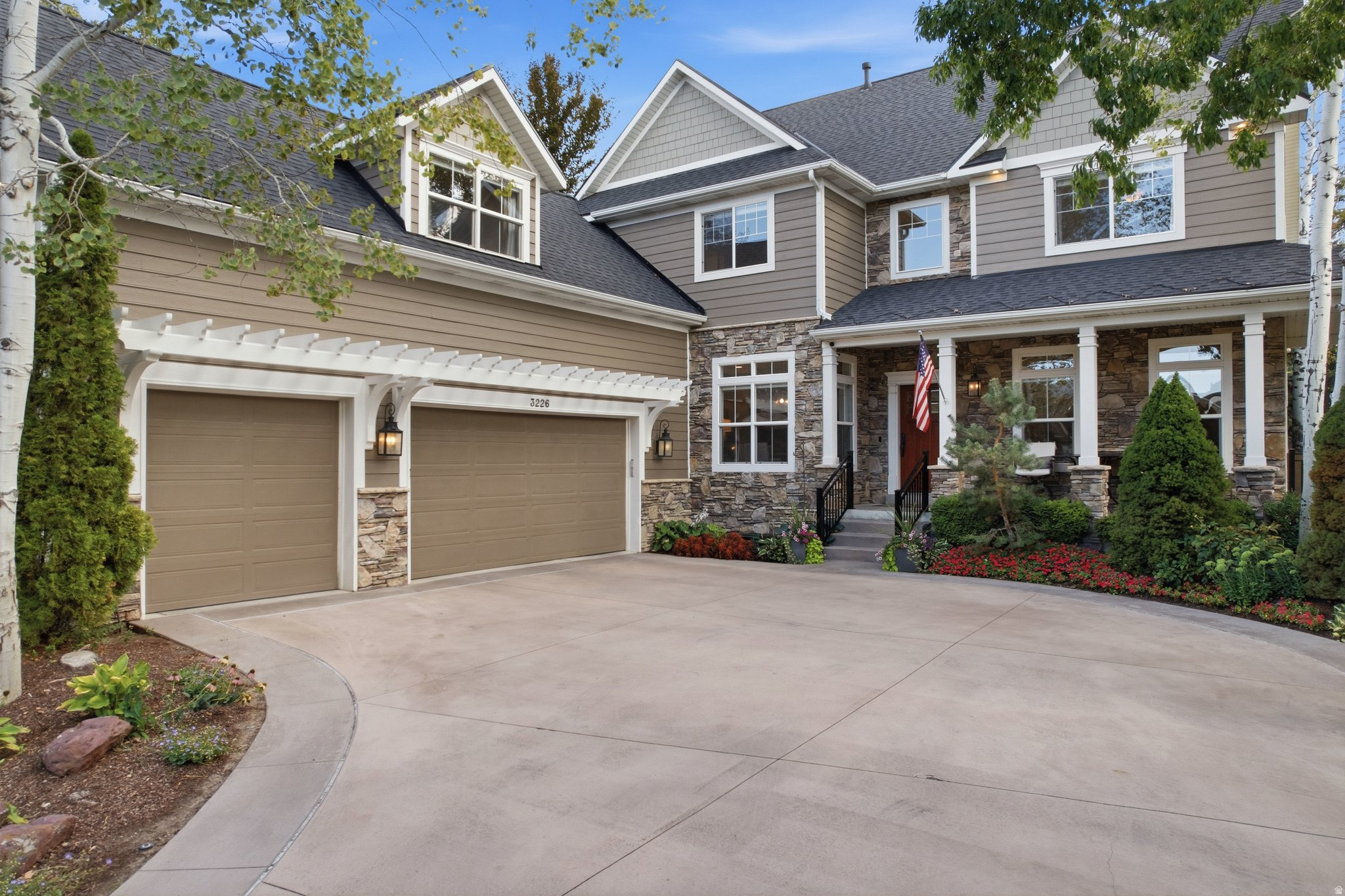 3226 E MARTHAS CV, Cottonwood Heights, UT 84093 — photo 1