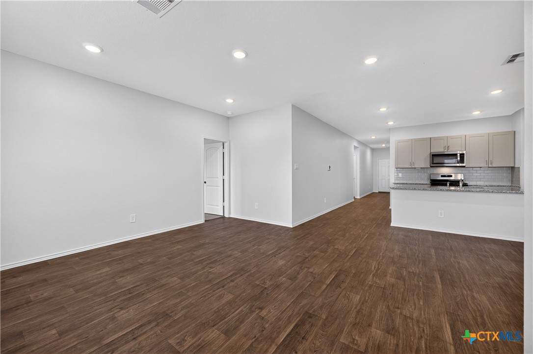 326 Richland, Lockhart, TX 78644 — photo 1
