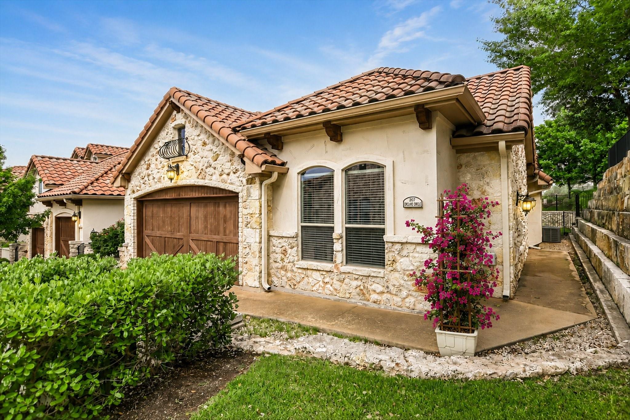 207 Enclave, Horseshoe Bay, TX 78657 — photo 1