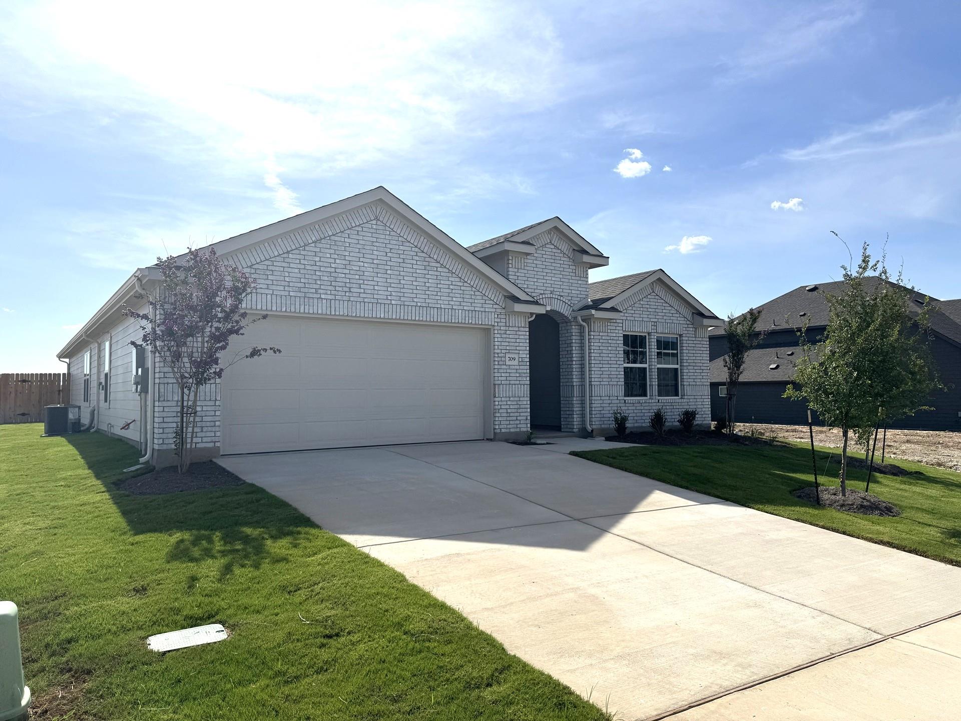709 Red Wolf, Jarrell, TX 76537 — photo 1