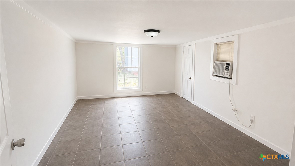 1001 Tony Lee, Seguin, TX 78155 — photo 1