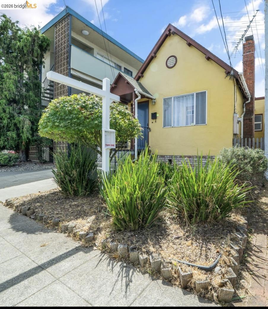 1058 Kains Ave, Albany, CA 94706 — photo 1