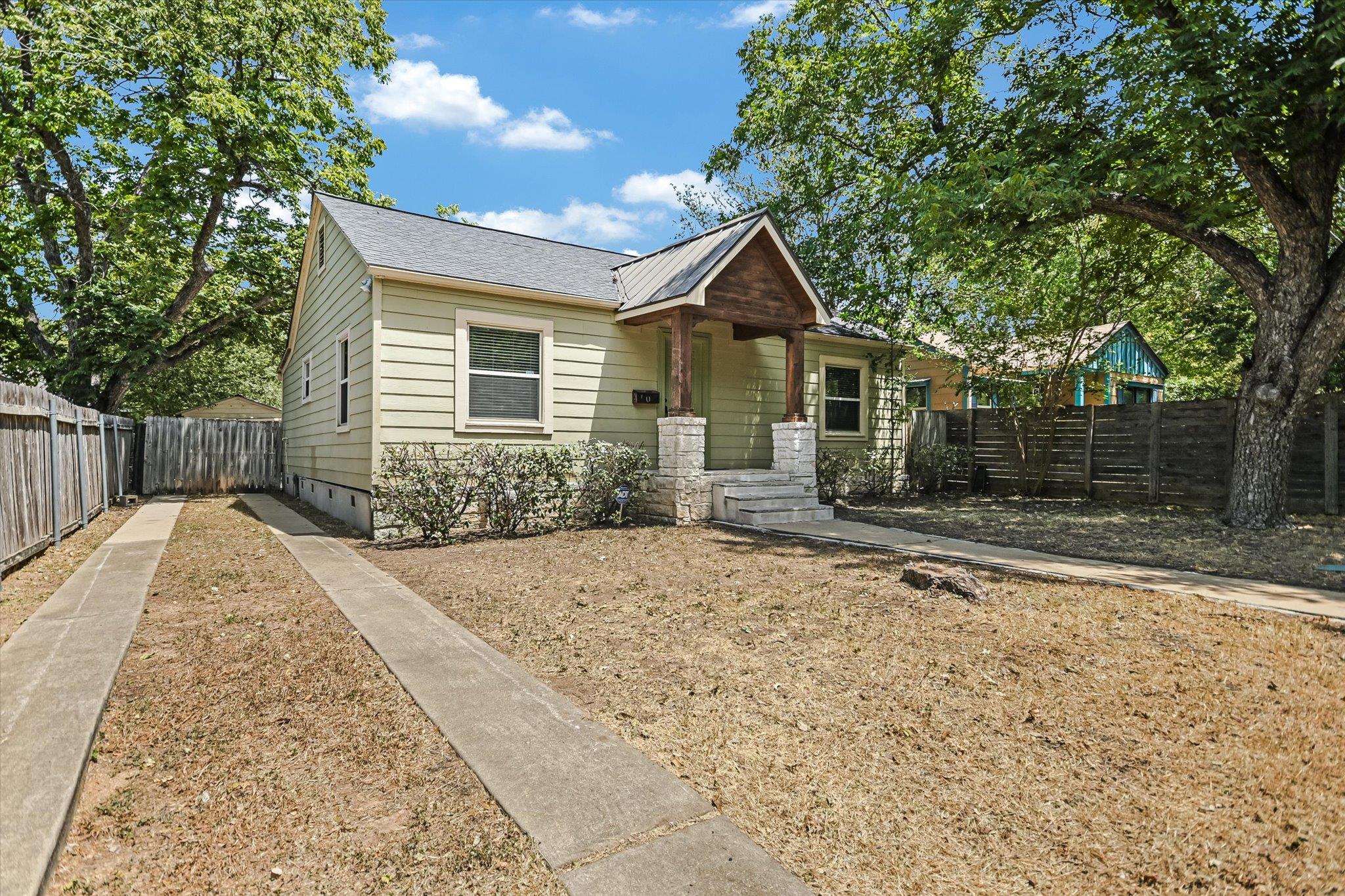 102 Franklin, Austin, TX 78751 — photo 1