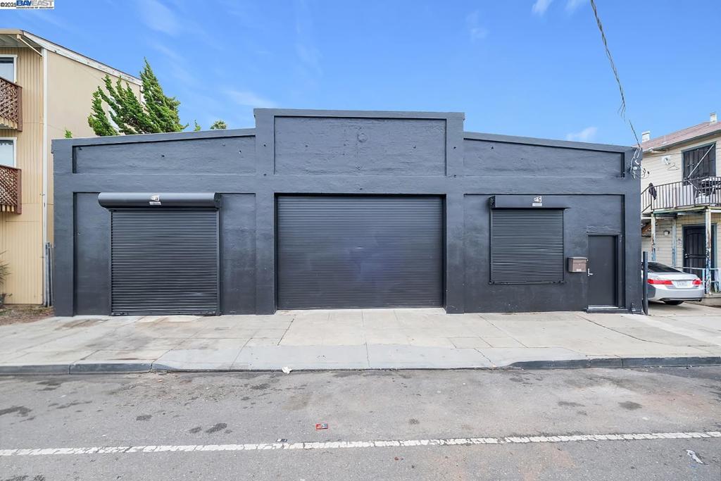 2860 38th Ave, Oakland, CA 94619 — photo 1