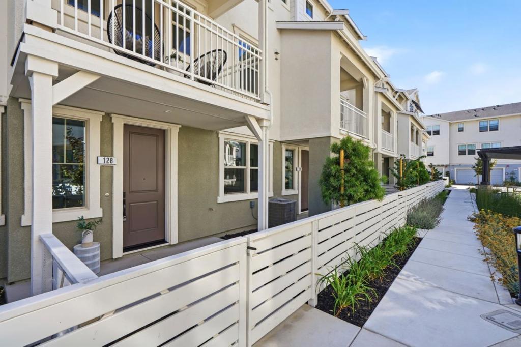128 Oak Circle, Walnut Creek, CA 94597 — photo 1