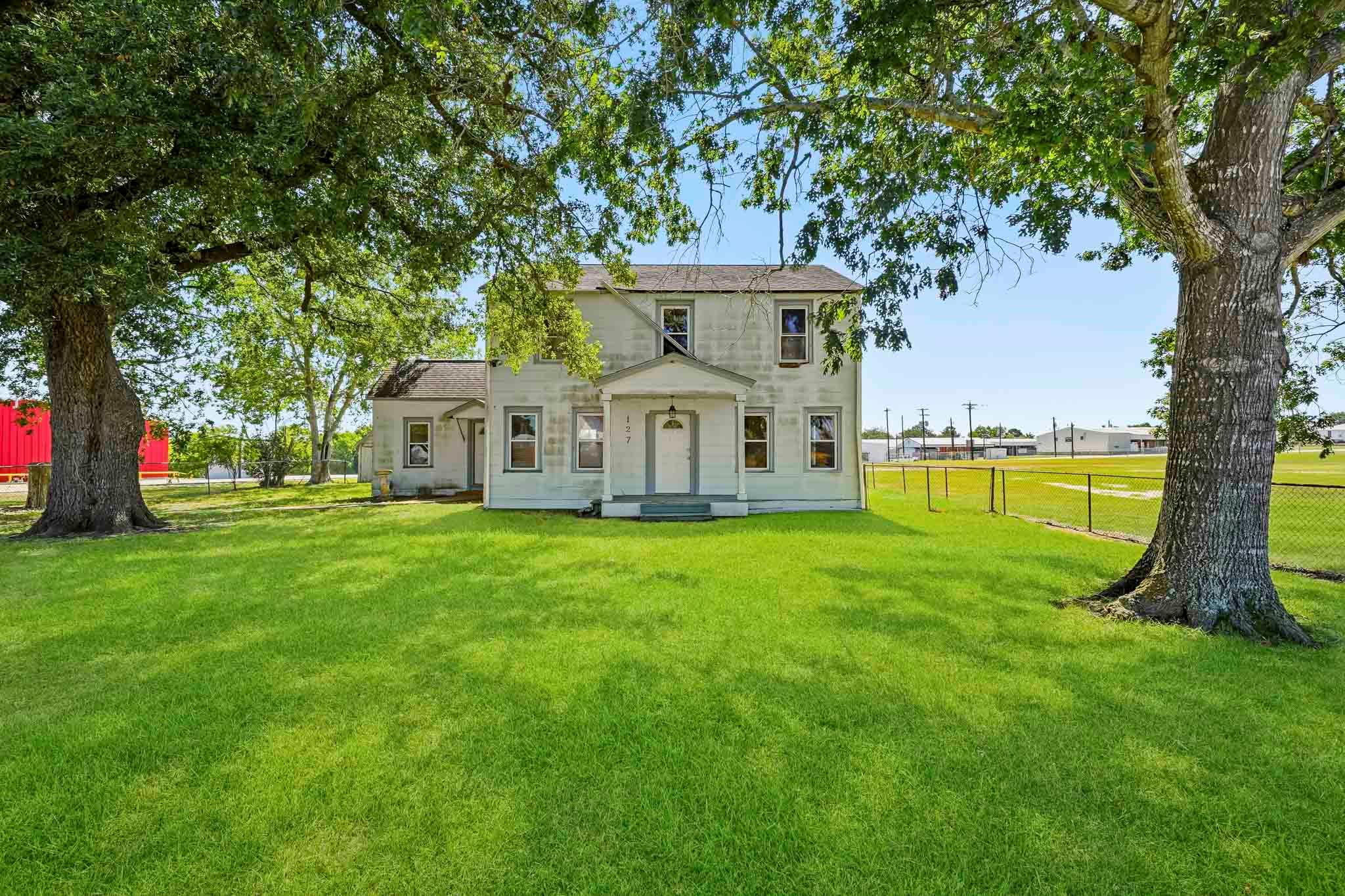 127 Amthor, Bellville, TX 77418 — photo 1