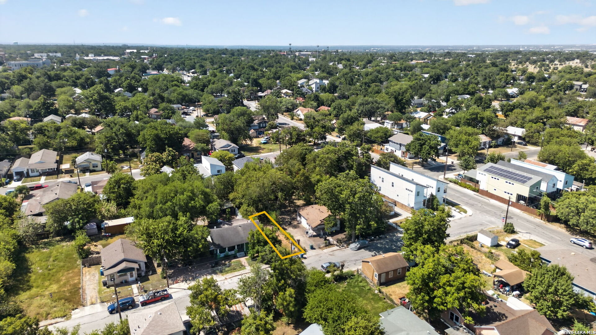 1818 E Crockett St, San Antonio, TX 78202 — photo 1