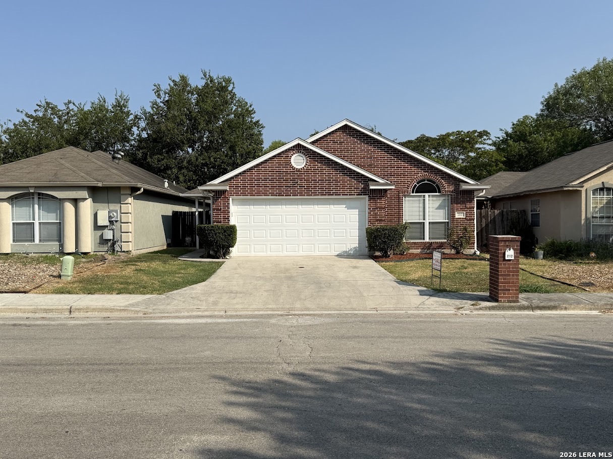 212 DOGWOOD DR, New Braunfels, TX 78130 — photo 1