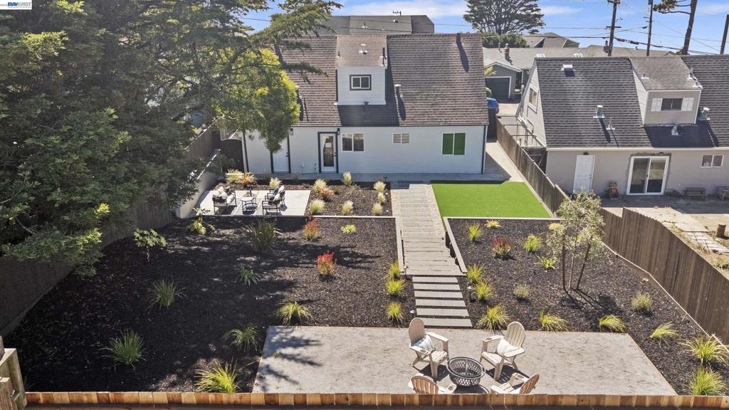 483 Heathcliff Dr, Pacifica, CA 94044 — photo 1