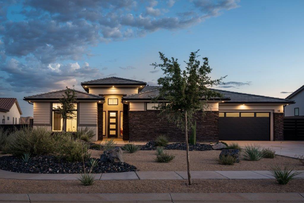 16 N Tabletop ST, Washington, UT 84780 — photo 1
