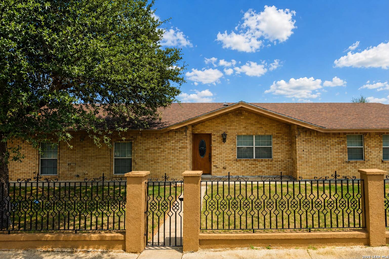 1203 N Bibb Ave, Eagle Pass, TX 78852 — photo 1