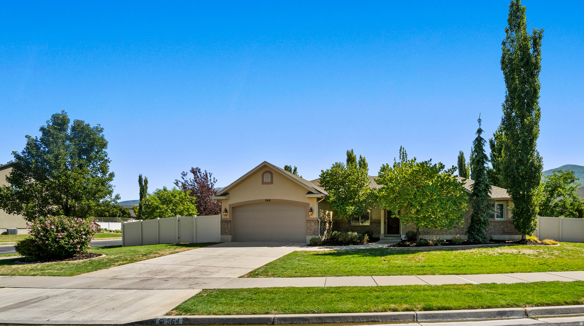 564 N SPRING MEADOW LN. LN, Farmington, UT 84025 — photo 1