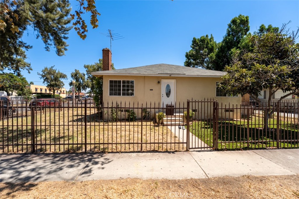 2101 S Sycamore, Santa Ana, CA 92707 — photo 1